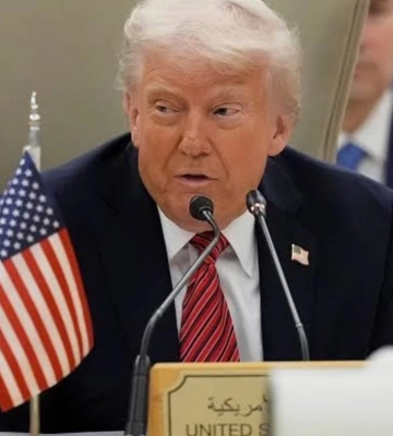«Третій раз буде ще краще»: Трамп роздав «ексклюзиви», що обеззброюють, на вечері Білого дому