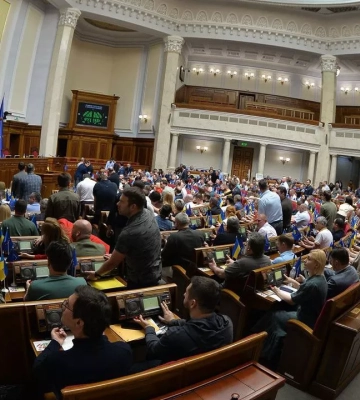 Сколько украинцев хотят перезагрузки власти после войны: опрос КМИС