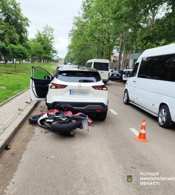 В центрі Миколаєві зіштовхнулись легковик та мотоцикл