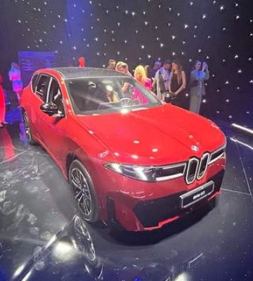 В Киеве показали новый BMW iX3: презентация с космическим шоу