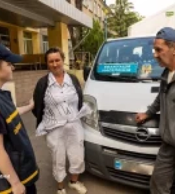 Психологи та рятувальники ДСНС підтримують евакуйованих жителів Харківщини