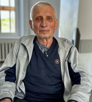 Дивом вижив. З лікарні виписали чоловіка, який отримав важкі поранення внаслідок атаки РФ по Тернополю пів року тому