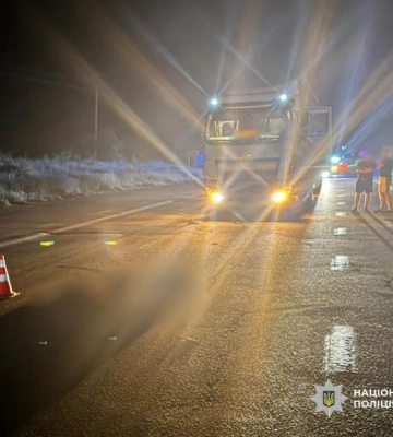 На Одещині під колесами вантажівки загинув пішохід