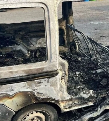Конфлікт за чаркою закінчився підпалом авто, затримано 25-річного молодика