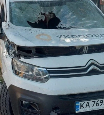 Россияне ударили дроном по автомобилю «Укрпочты» в Никополе — ранен человек