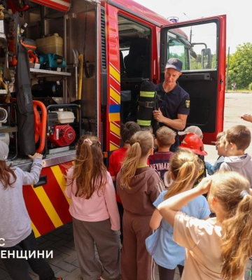 Рівненські школярі побували в гостях у рятувальників та психологів ДСНС