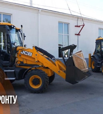 200 тисяч євро для фронту: Рівне передало військовим два екскаватори (ВІДЕО)