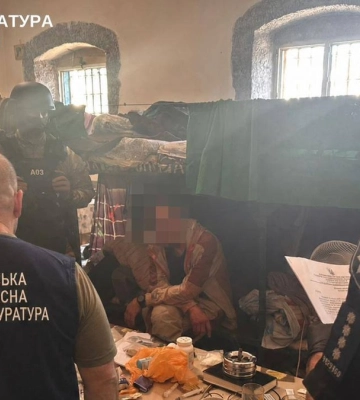 На Київщині викрито організовану групу, яка постачала наркотики до СІЗО