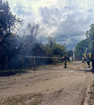 На Сумщині одна людина загинула та двоє поранені через атаку російських БпЛА (, )