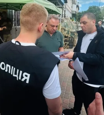Власника ресторану, який побив жінку в Одесі, позбавлено дозволу на проживання в Україні