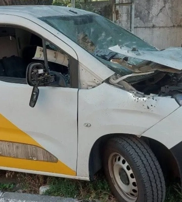 У Нікополі росіяни атакували дроном автомобіль Укрпошти, поранено водія
