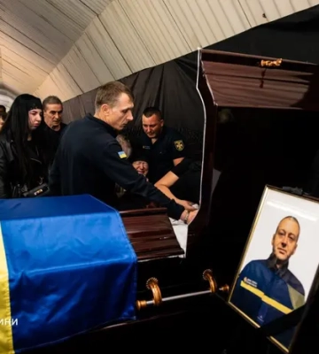 Харків попрощався з рятувальниками, які загинули через повторний удар РФ 