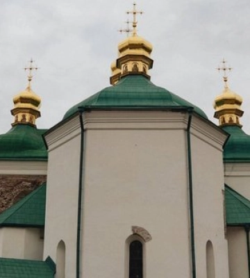 В Лавре после российской атаки возобновил работу один из древнейших храмов Киева. ФОТОРЕПОРТАЖ