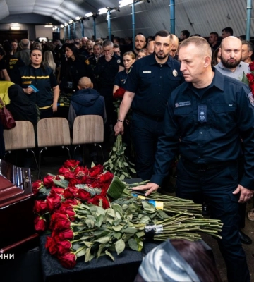 "Ми ніколи їх не пробачимо": у Харкові попрощалися з трьома рятувальниками, які загинули під час атаки 15 червня