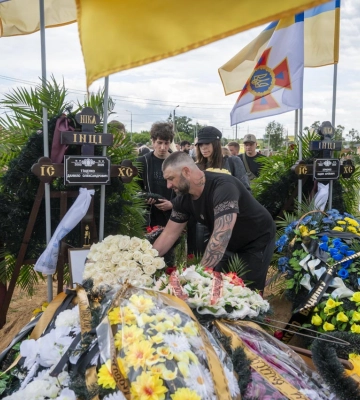 "Ми ніколи їх не пробачимо": у Харкові попрощалися з трьома рятувальниками, які загинули під час атаки 15 червня