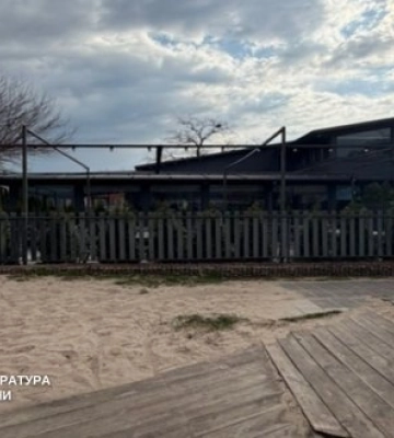 Київська прокуратура через суд вимагає знести самочинно збудований ресторан біля Дніпра. ФОТО