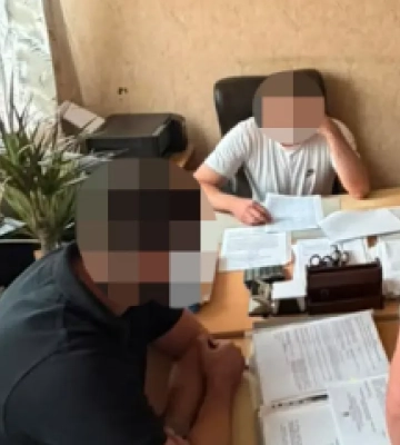 «Бесплатный» адвокат требовал $3000 за условный срок - ГБР задержало его на взятке