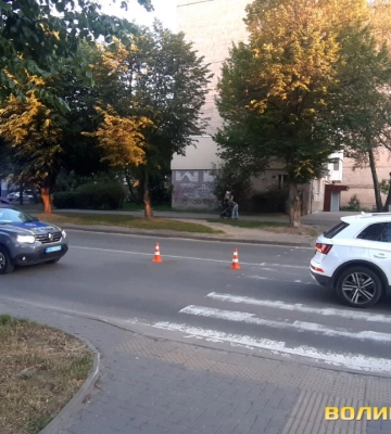 У Луцьку водій «Ауді» збив на переході жінку з маленькою донькою