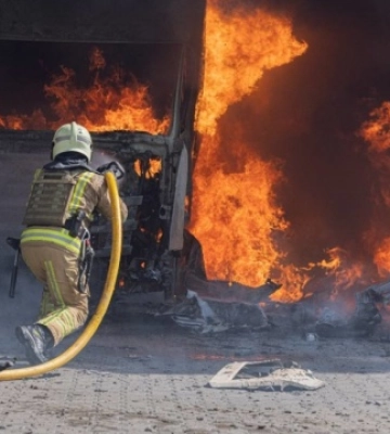 У Сумах рятувальники ліквідували масштабну пожежу після російської атаки
