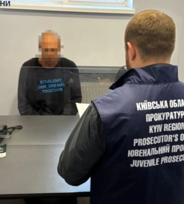 У Бучі чоловік серед ночі заліз до чужого житла та почав торкатися інтимних органів дитини