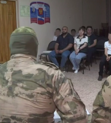 Без родителей и под присмотром Росгвардии: в Мелитополе детей из реабилитационного центра готовят к роли будущих военных РФ 