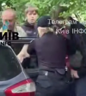 В Киеве зафиксирован случай жестокого задержания мужчины сотрудниками ТЦК и полицией. ВИДЕО