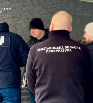 На Хмельниччині посадовця Державної служби з питань праці судитимуть за хабарництво та оформлення фіктивних посвідчень