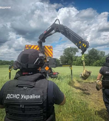 На Чернігівщині сапери вилучили бойову частину російської ракети Х-101 (, )