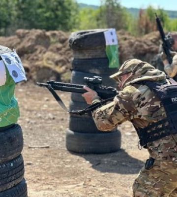 Влучність і швидкість під контролем: патрульні Закарпаття вдосконалюють навички поводження зі зброєю