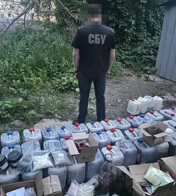 Виготовляли вибухівку й напалм: у центрі Харкова “накрили” підпільний цех
