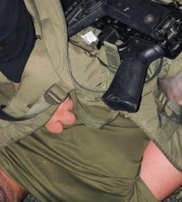 Чоловік відкрив стрілянину з автомата біля ТЦК на Хмельниччині