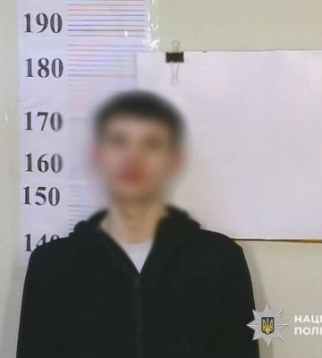 Передавав клієнтам кокаїн в одязі із секонд-хенду - у Києві судитимуть юного наркодилера