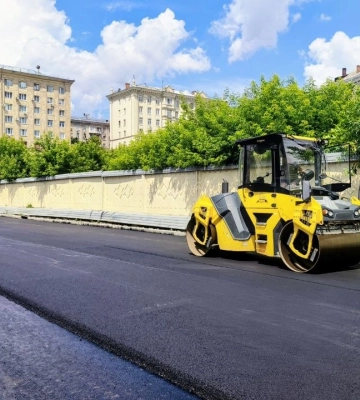 У центрі Харкова завершують ремонт дороги 