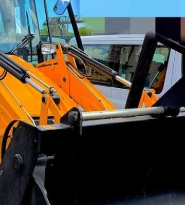 Одеса отримала екскаватор і спецмікроавтобус від партнерів із Німеччини