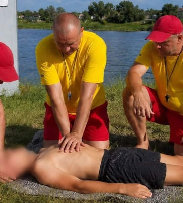 Стрибнув у воду та втратив свідомість: у Харкові врятували 16-річного хлопця