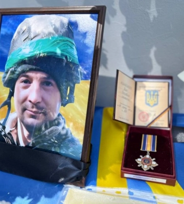"Пишу листи, які він ніколи не прочитає": спогади матері про загиблого лучанина Юрія Кошинського