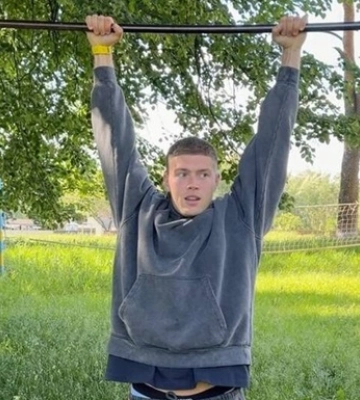 Довбик появился на отпуск в Украине