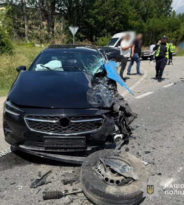 Поліція встановлює обставини ДТП біля Львова, в якій постраждали дві жінки. ФОТО