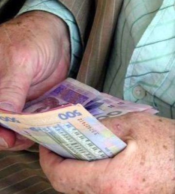 У Львові жінку позбавили пенсії та змусили повернути державі 144 000 гривень