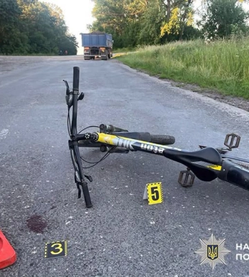 На Хмельниччині вантажівка збила велосипедиста на смерть - поліція розпочала слідство
