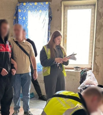Заліз із пістолетом через вікно: у Києві затримали серійного грабіжника (ВІДЕО)