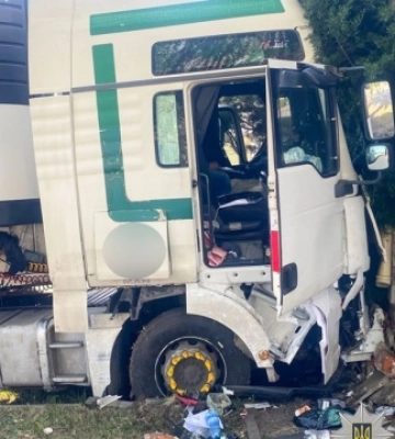 Під Полтавою зіткнулися дві вантажівки і три легковики, є постраждалі