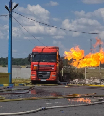 Російський дрон атакував АЗС на півдні Одещини, загорівся газовоз