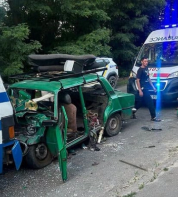 На Киевщине произошло смертельное ДТП с участием авто и автобуса — в легковушке ехали 12 человек