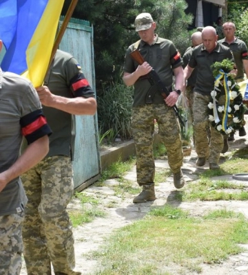 На Закарпатті попрощалися із загиблим захисником Сергієм Цопіним