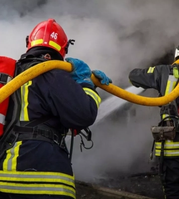 У Бориспільському районі Київщини через атаку дронів спалахнула пожежа на складах, є постраждалий