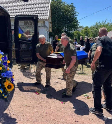 Понад два роки вважався зниклим безвісти: на Волині попрощалися з Героєм Василем Зарембою