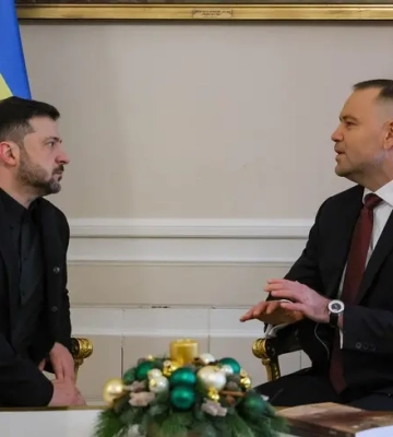 «Не будемо сперечатись»: Зеленський повернув Навроцькому орден, нагадавши про Муссоліні та Шредера серед нагороджених
