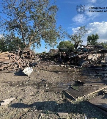 Кількість жертв удару по Запоріжжю зросла до чотирьох, під завалами може бути людина
