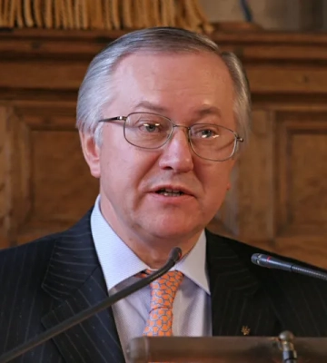 Борис Тарасюк поверне польський орден через політику Навроцького
